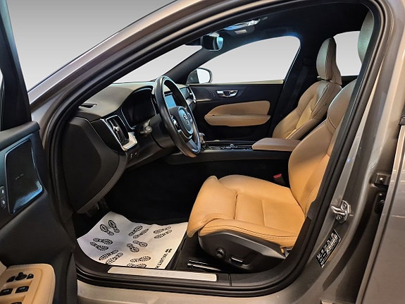 Volvo V60 Cross Country 8 of 12
