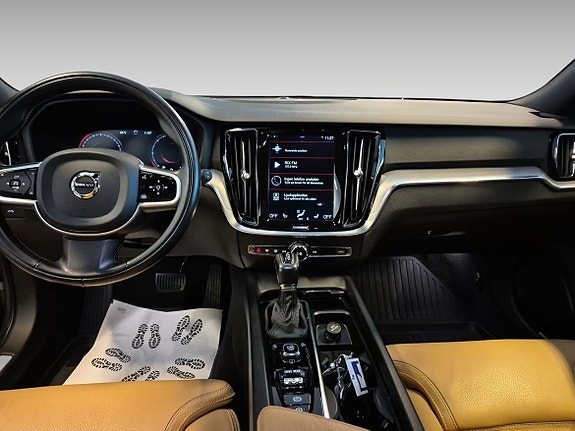 Volvo V60 Cross Country 10 of 12