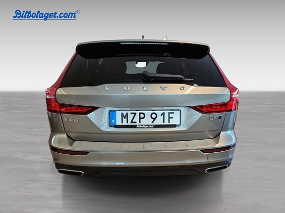 Volvo V60 Cross Country 7 of 12