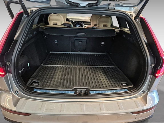 Volvo V60 Cross Country 11 of 12