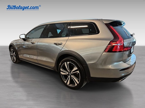 Volvo V60 Cross Country 4 of 12