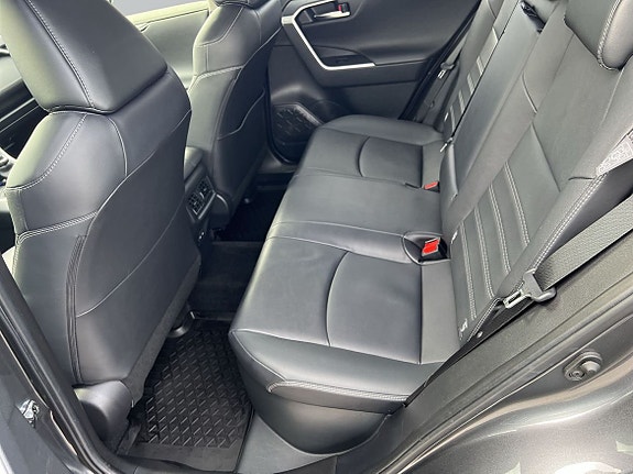 Toyota RAV4 7 of 10