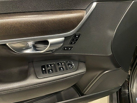 Volvo V90 Cross Country 3 of 8