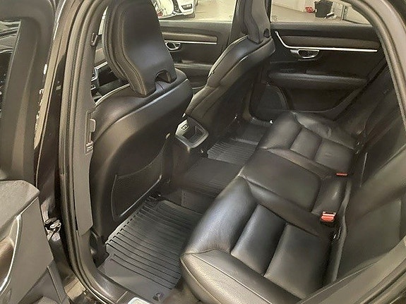 Volvo V90 Cross Country 4 of 8