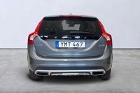 Volvo V60 Cross Country 4 of 9