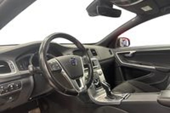Volvo V60 Cross Country 7 of 9