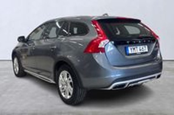 Volvo V60 Cross Country 3 of 9