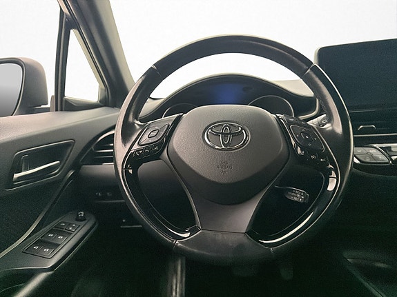 Toyota C-HR 13 of 27