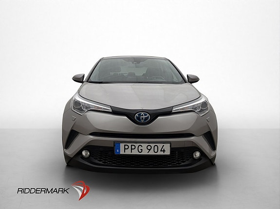 Toyota C-HR 2 of 27