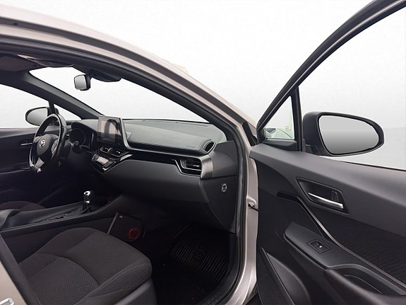 Toyota C-HR 21 of 27