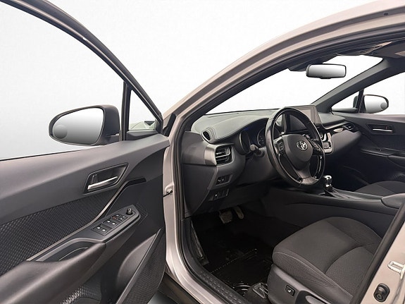 Toyota C-HR 10 of 27