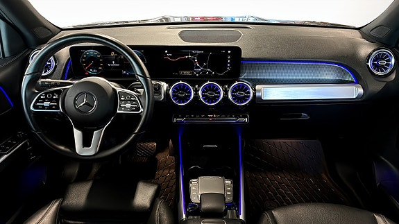 Mercedes-Benz EQB300 4 of 12