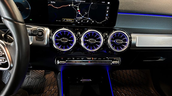Mercedes-Benz EQB300 12 of 12
