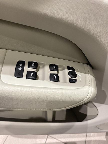 Volvo XC60 10 of 12