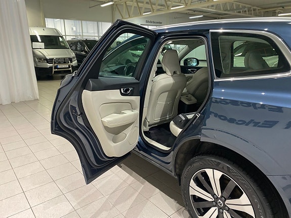 Volvo XC60 8 of 12