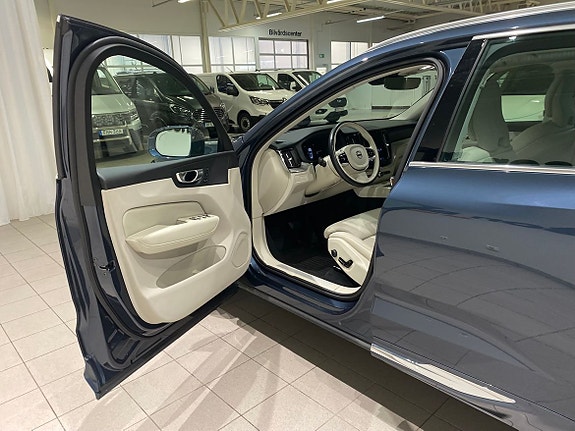 Volvo XC60 9 of 12