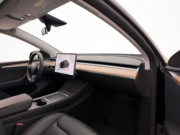 Tesla Model Y 13 of 29