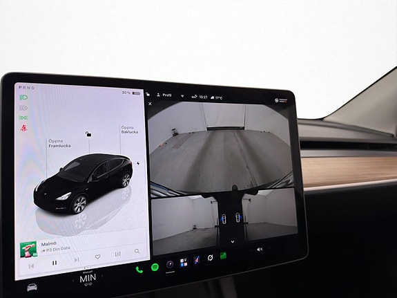 Tesla Model Y 16 of 29
