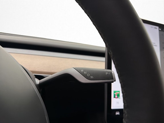 Tesla Model Y 25 of 29