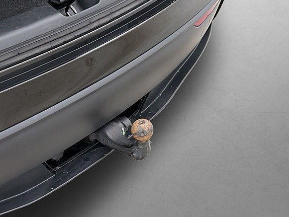 Tesla Model Y 15 of 29