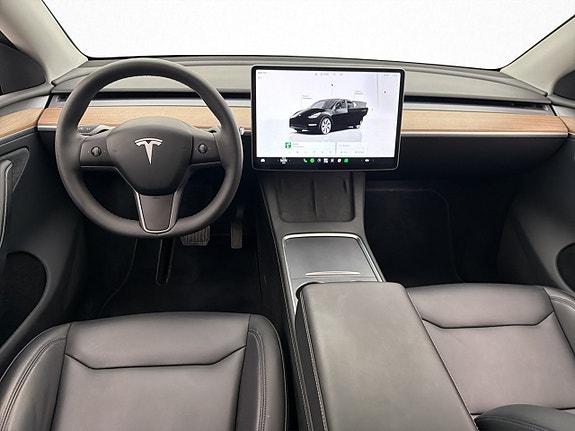 Tesla Model Y 11 of 29