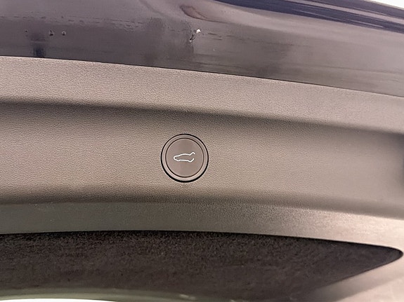 Tesla Model Y 28 of 29