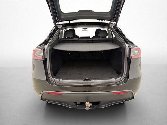 Tesla Model Y 29 of 29