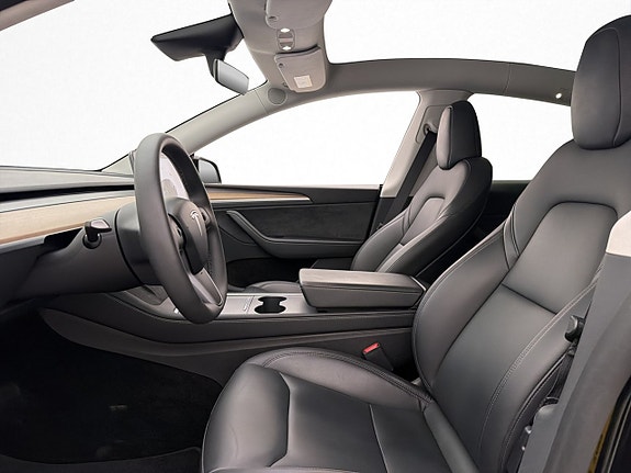 Tesla Model Y 10 of 29