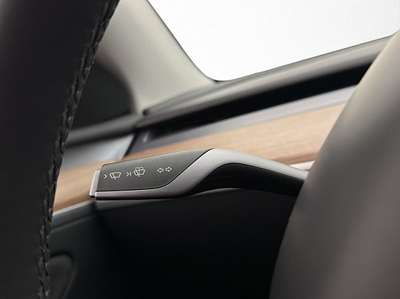 Tesla Model Y 26 of 29