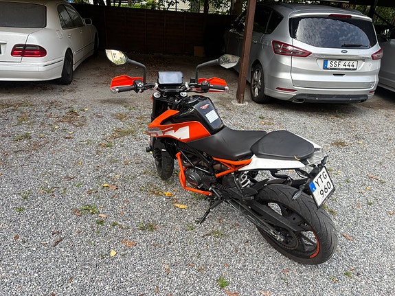 KTM 125 Duke 2 of 8