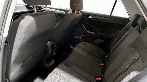 Volkswagen T-Roc 11 of 12
