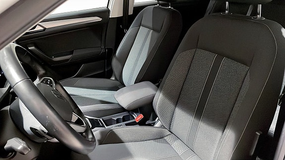 Volkswagen T-Roc 8 of 12
