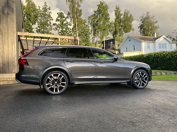 Volvo V90 Cross Country 10 of 14
