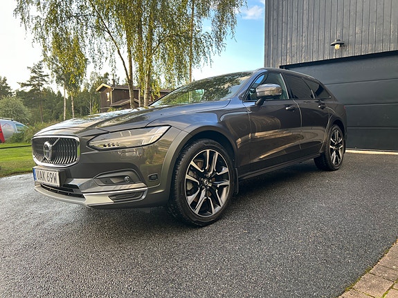 Volvo V90 Cross Country 9 of 14