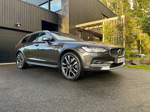 Volvo V90 Cross Country 11 of 14