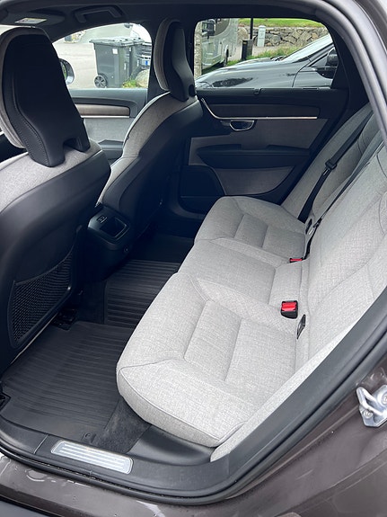 Volvo V90 Cross Country 7 of 14