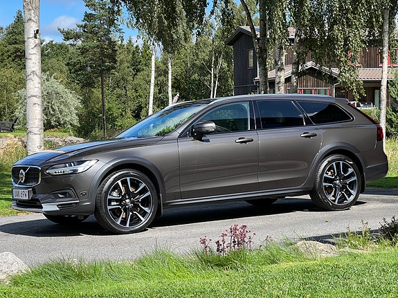 Volvo V90 Cross Country 13 of 14