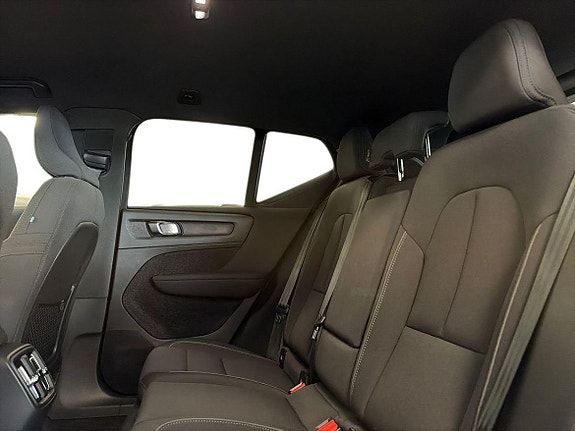 Volvo EX40 22 of 29
