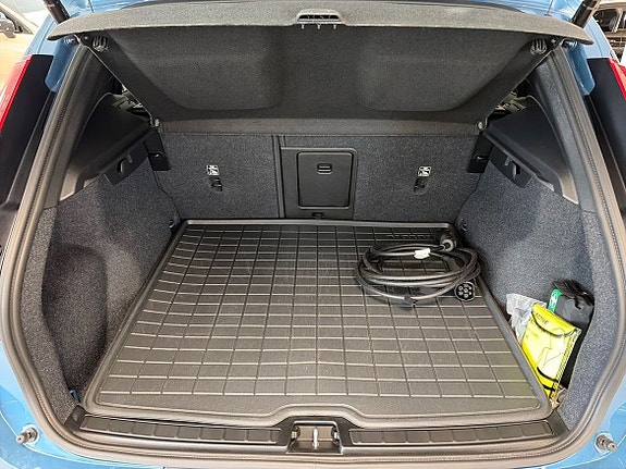 Volvo EX40 25 of 29