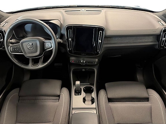 Volvo EX40 12 of 29