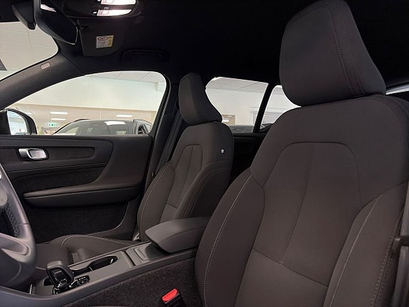 Volvo EX40 10 of 29