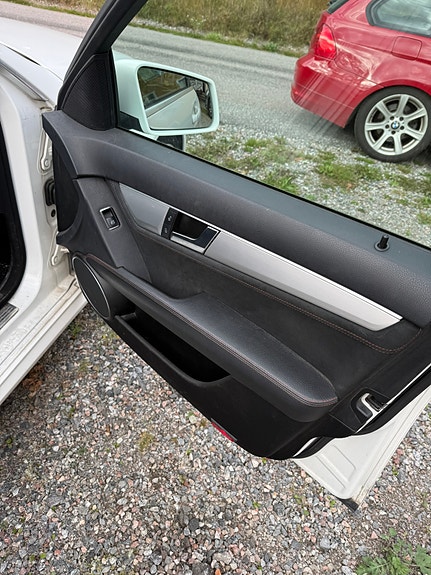 Mercedes-Benz C220 11 of 11