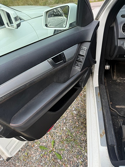 Mercedes-Benz C220 10 of 11