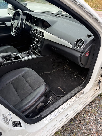 Mercedes-Benz C220 9 of 11