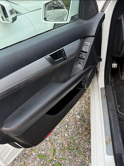 Mercedes-Benz C220 7 of 11