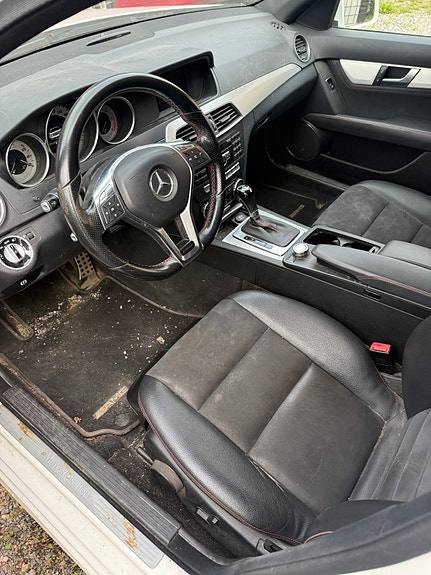 Mercedes-Benz C220 8 of 11