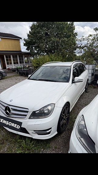 Mercedes-Benz C220 2 of 11