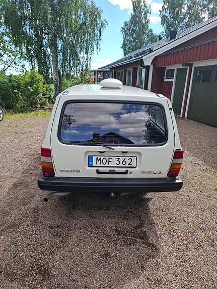 Volvo 240 2 of 6