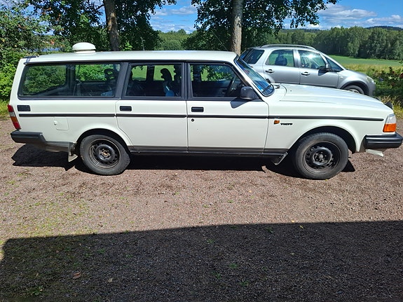 Volvo 240 3 of 6