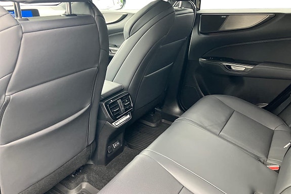 Lexus NX350h 13 of 24